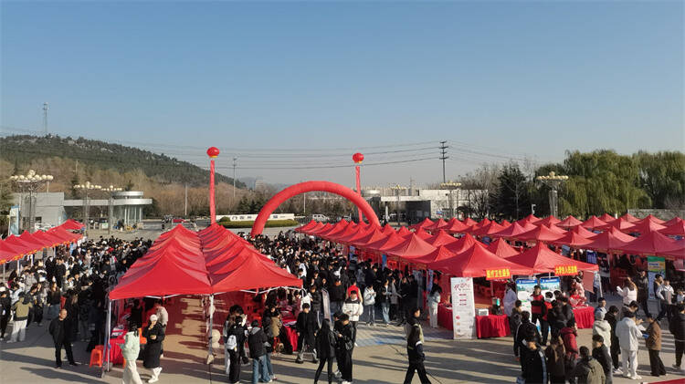 济南职业学院举办“选择济南 共赢未来”2025年驻济高校毕业生双选会