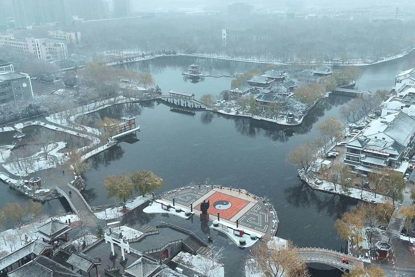 今冬初雪赴德州！天衢新区董子文化街白墙黛瓦绘就水墨丹青