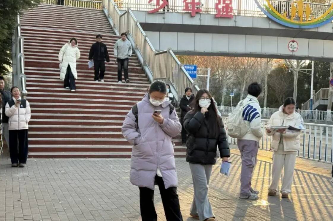 雪后初霁 泰山云海雾凇相映成趣