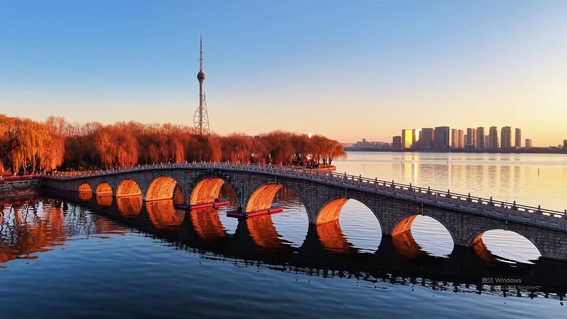 建筑与天象完美融合！深冬临沂涑河九孔桥再现“金光穿洞”景象