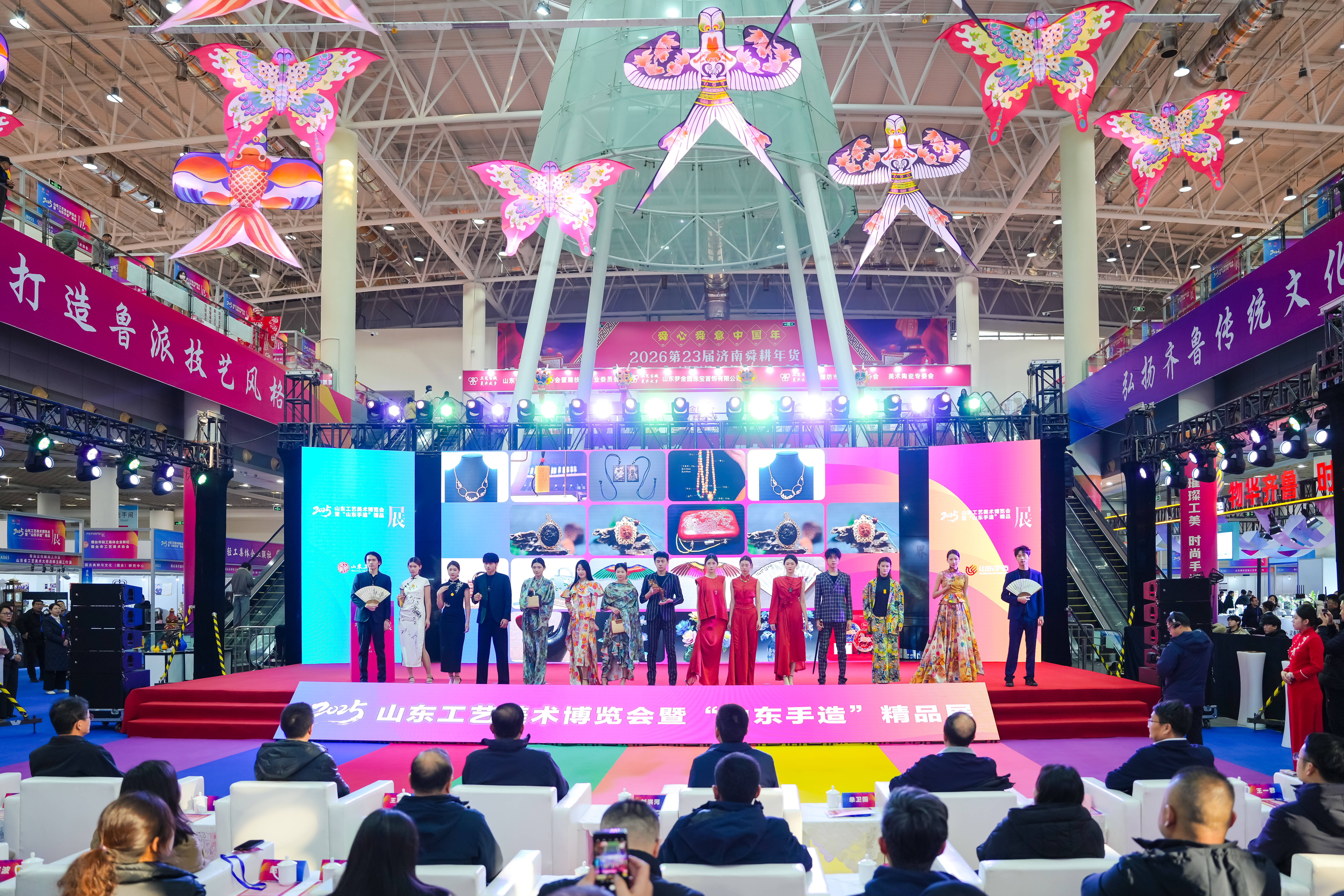 物华齐鲁 时代工美——2025山东工艺美术博览会暨“山东手造”精品展启幕