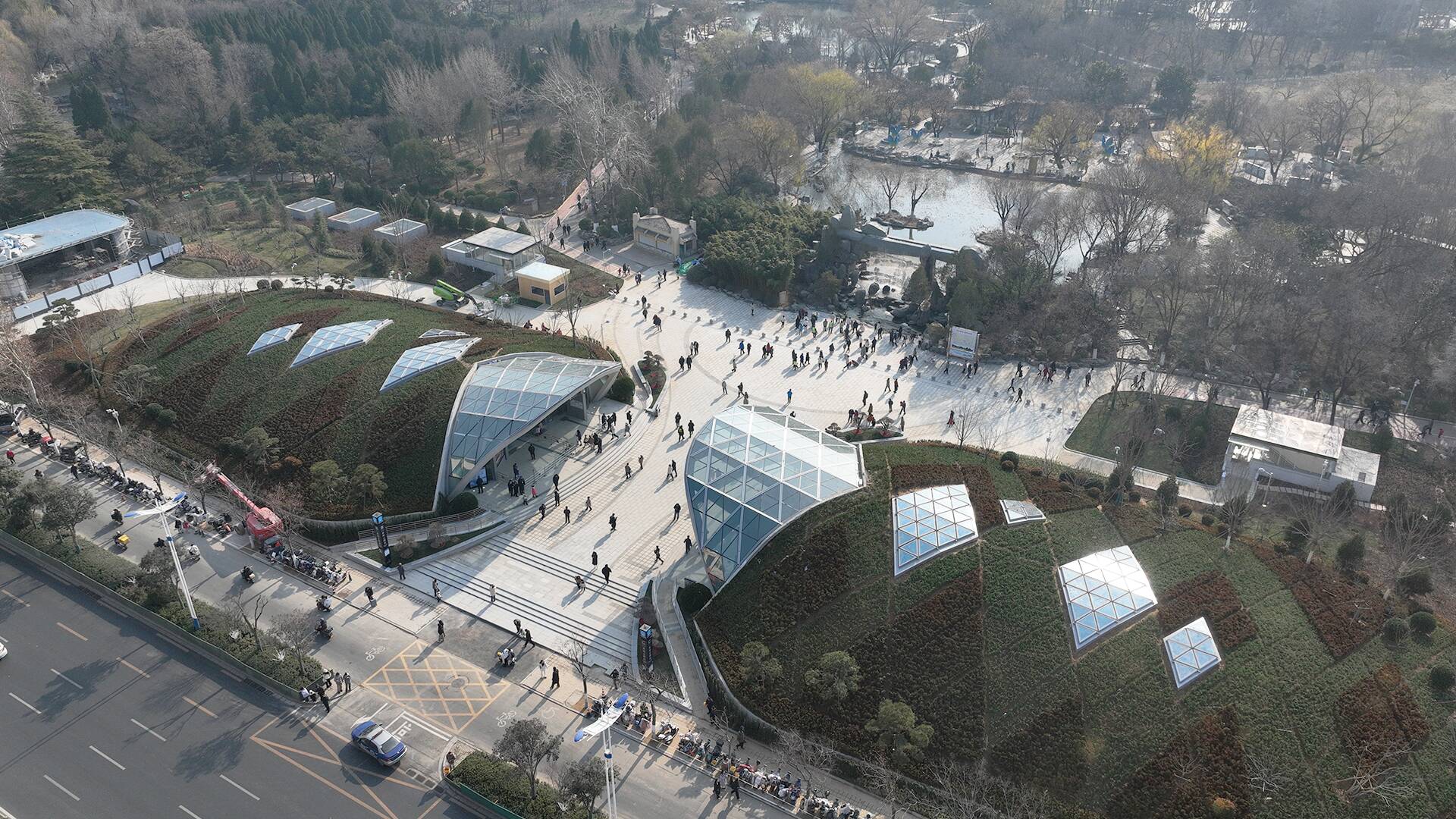 出站即入园 济南地铁“最美车站”露真容