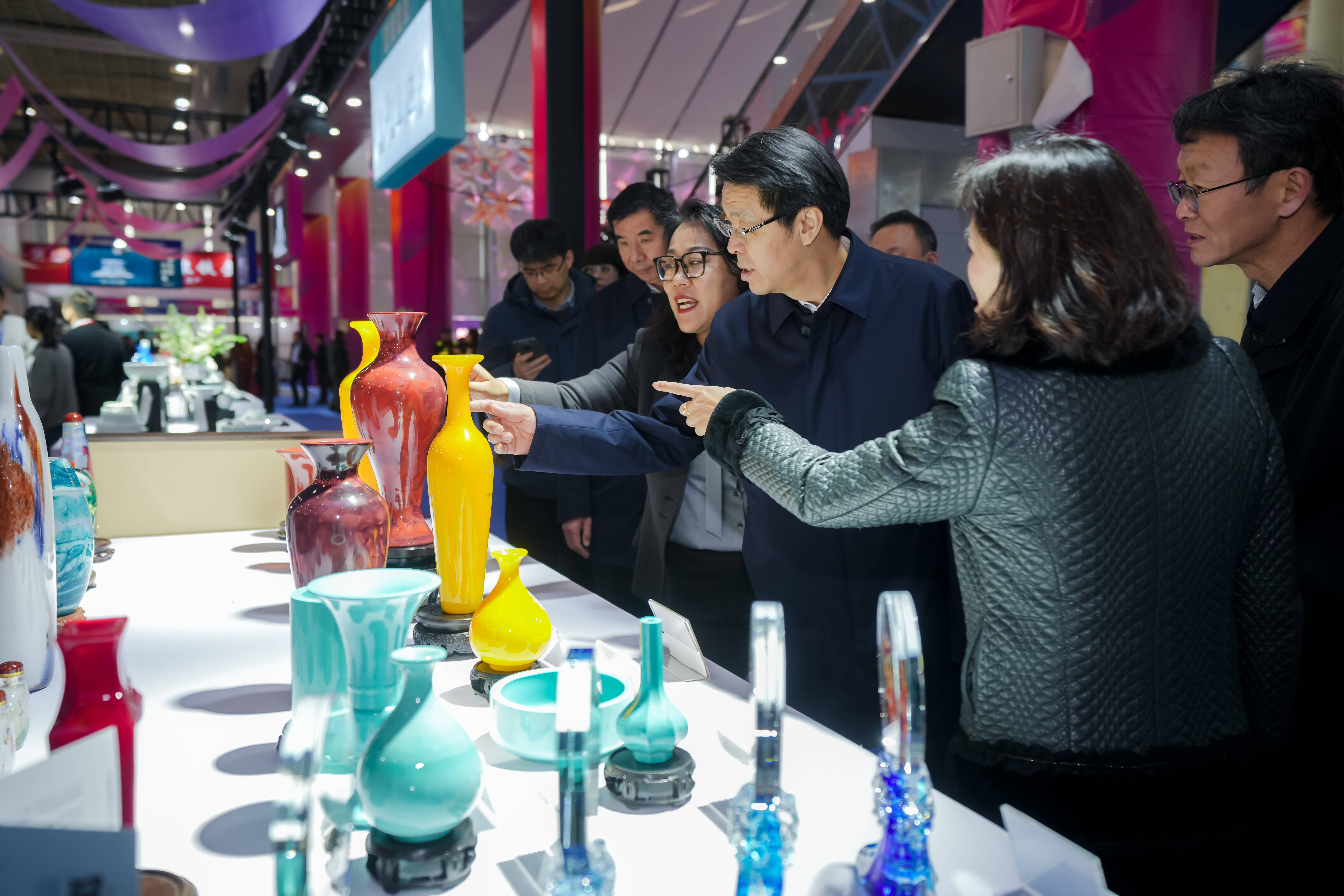 文化“两创”赋能 匠心筑就盛会——2025山东工艺美术博览会暨“山东手造”精品展圆满落幕