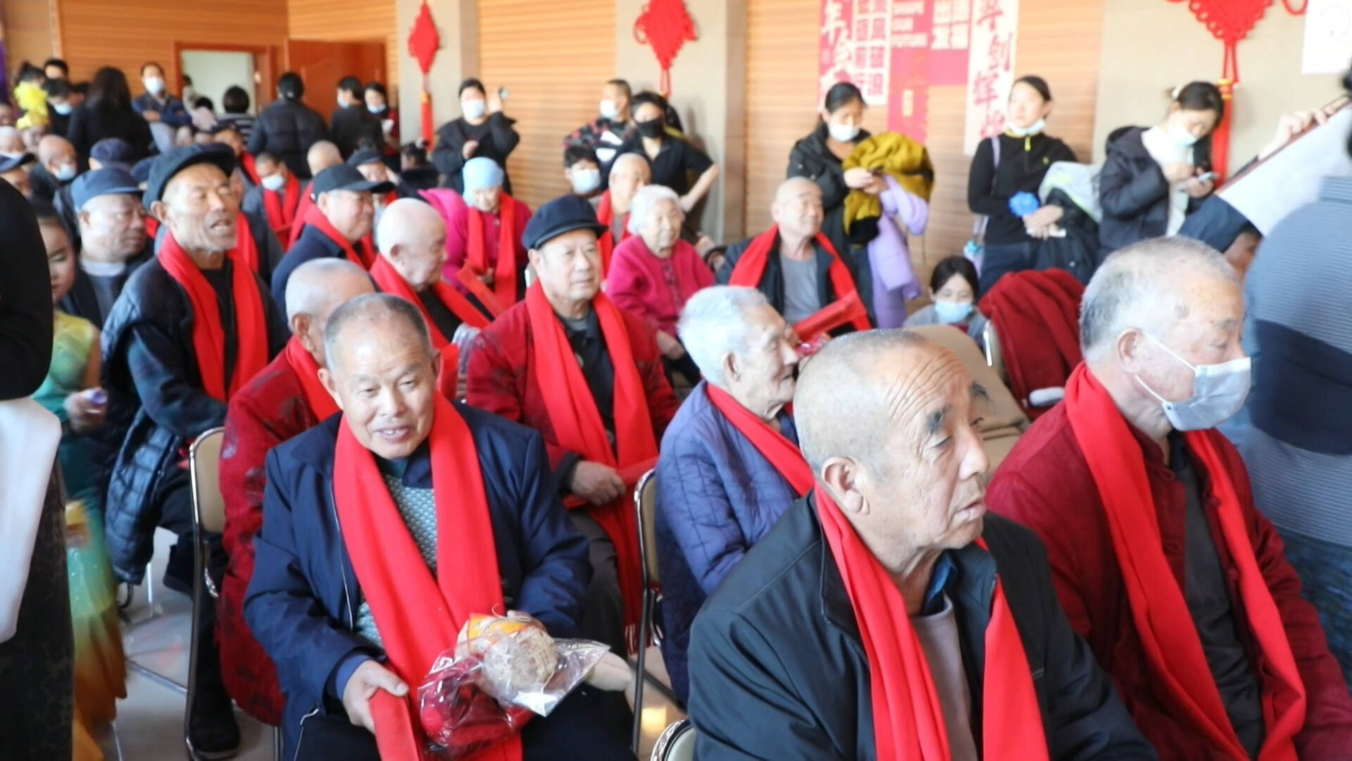 东营市河口区:童心润桑榆 文艺汇演奏响尊老爱老和谐乐章