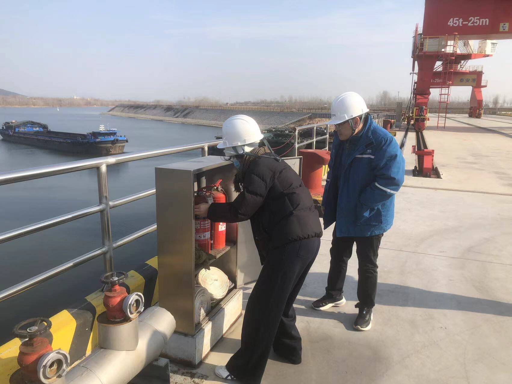 “暖冬护航”进港口 泰安市为冬季生产系紧“安全带”