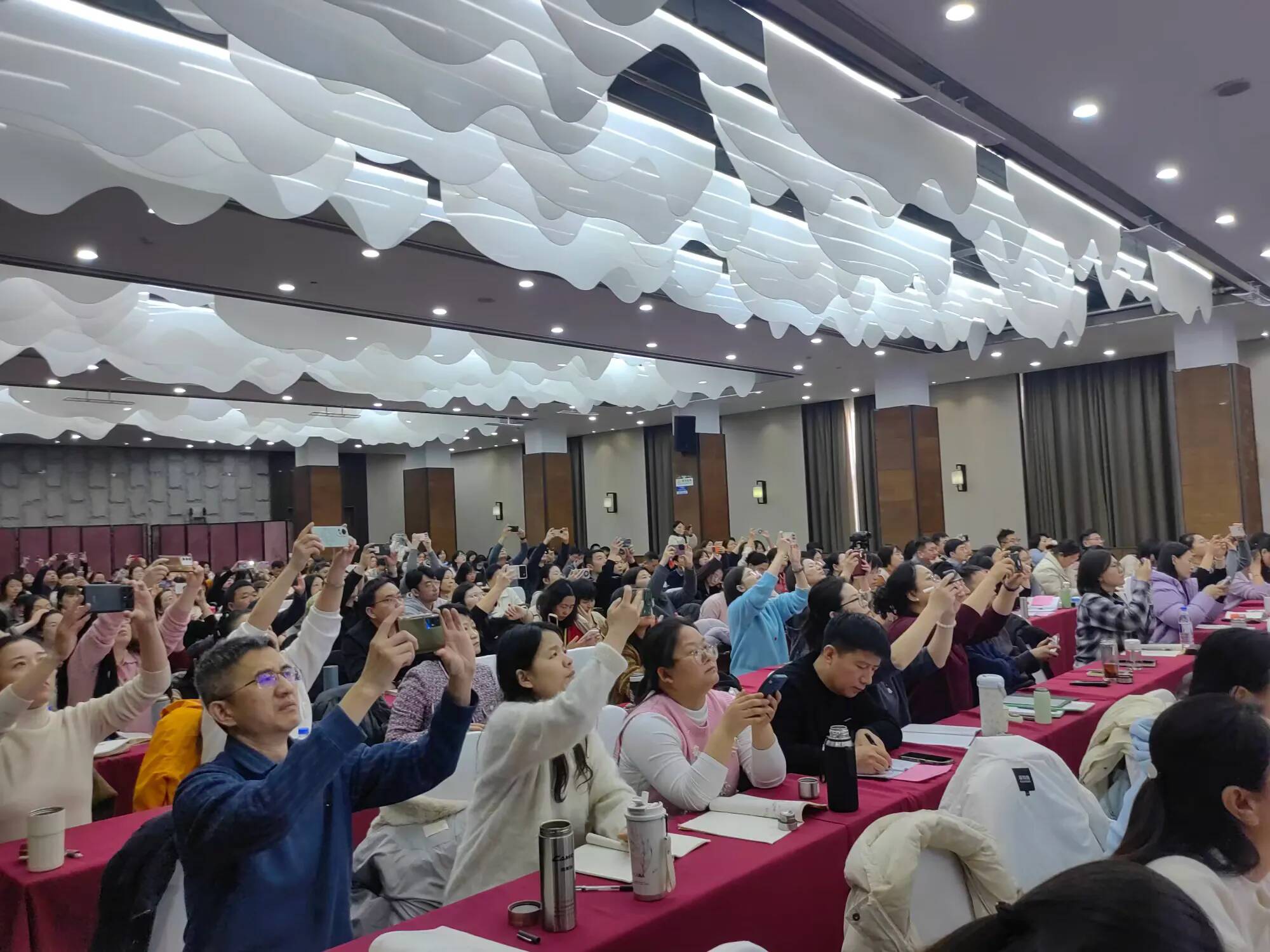 山东省中小学教师读书研讨会举行 “书香名师培育新范式”引发共鸣