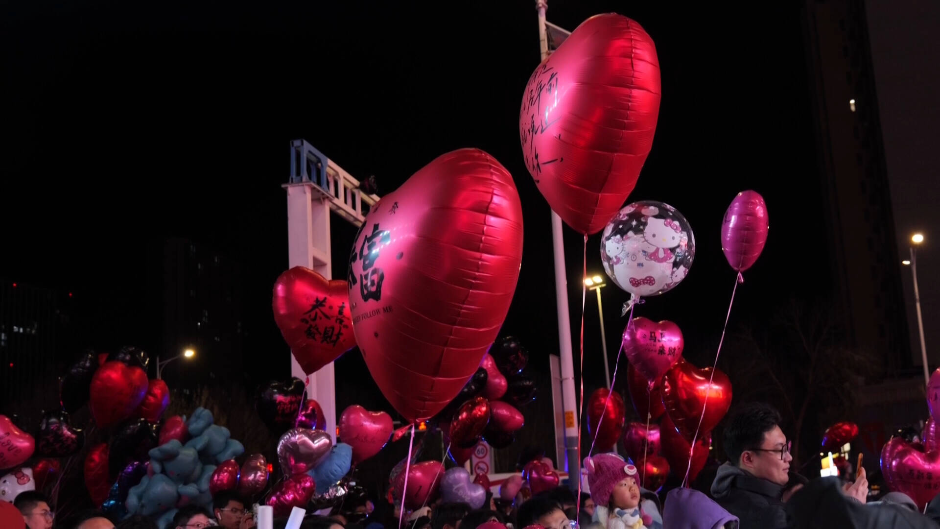 东营:多彩文化活动“点燃”跨年夜 市民同欢庆喜迎2026