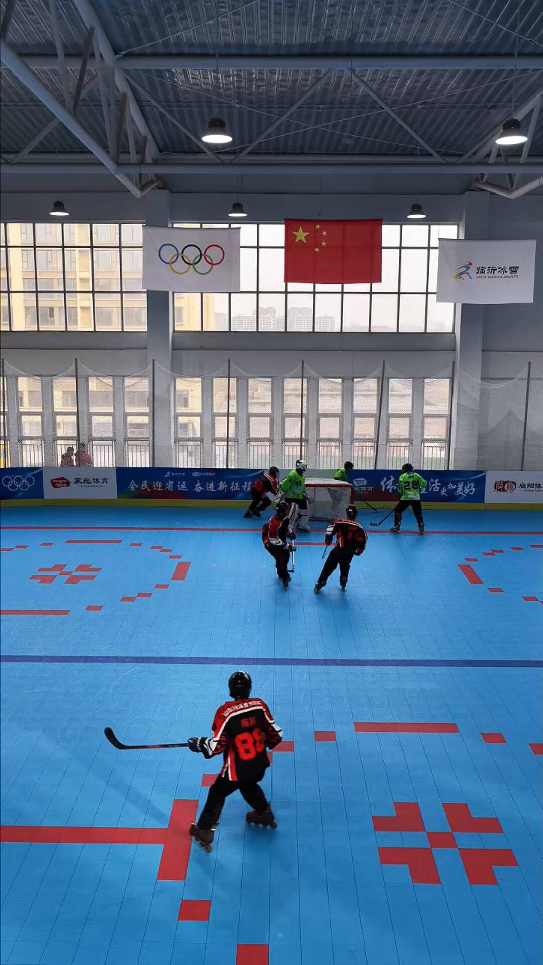 山东省第九届冬季全民健身运动会轮滑冰球比赛在临沂开赛