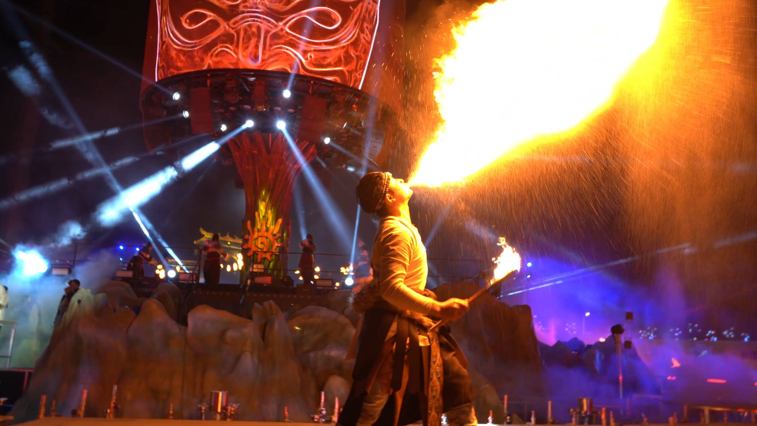 以山海为幕 赋神话新生！大型神话实景秀《神火纪元》在青岛首演