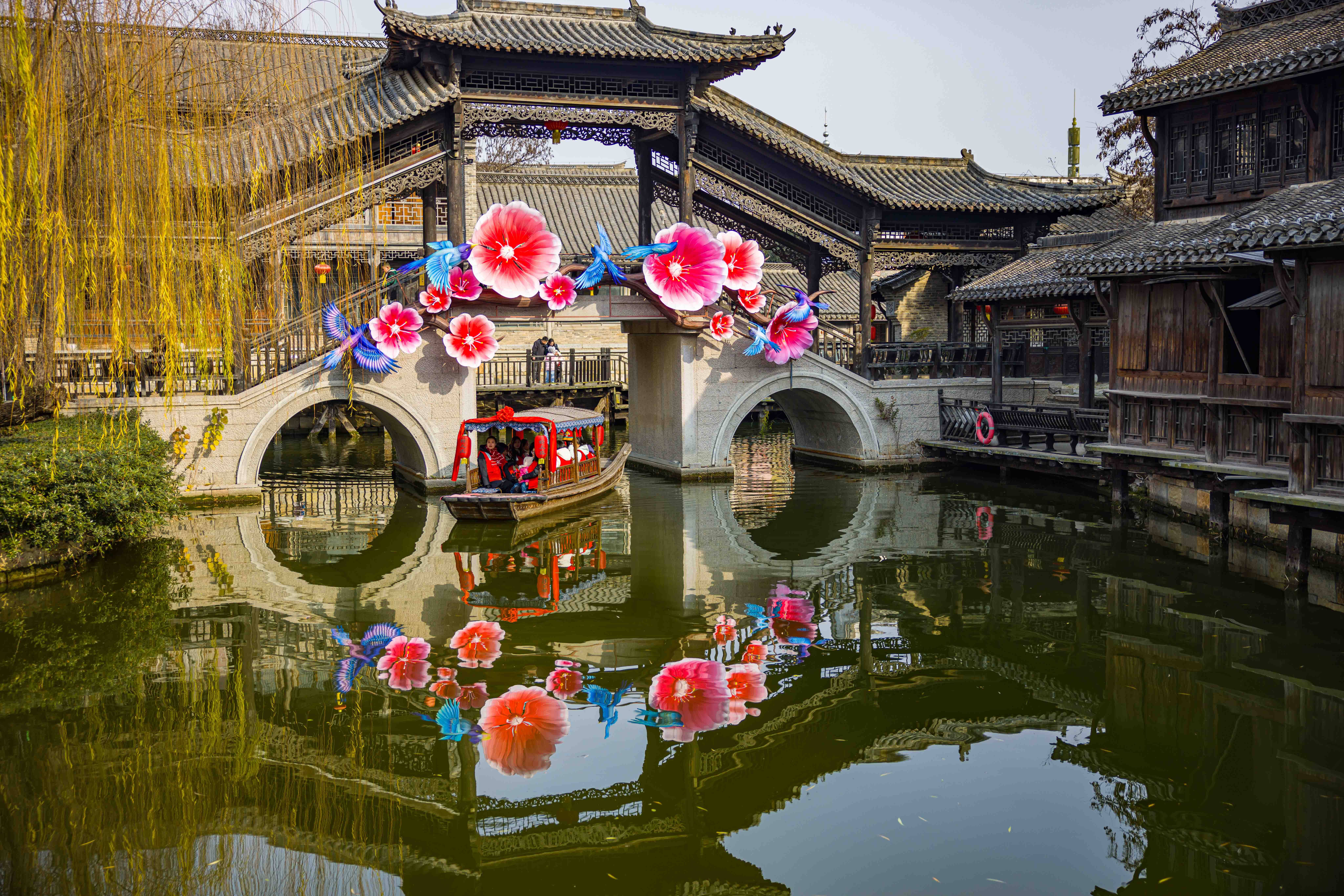 一橹摇开古城梦 万般风情在水乡