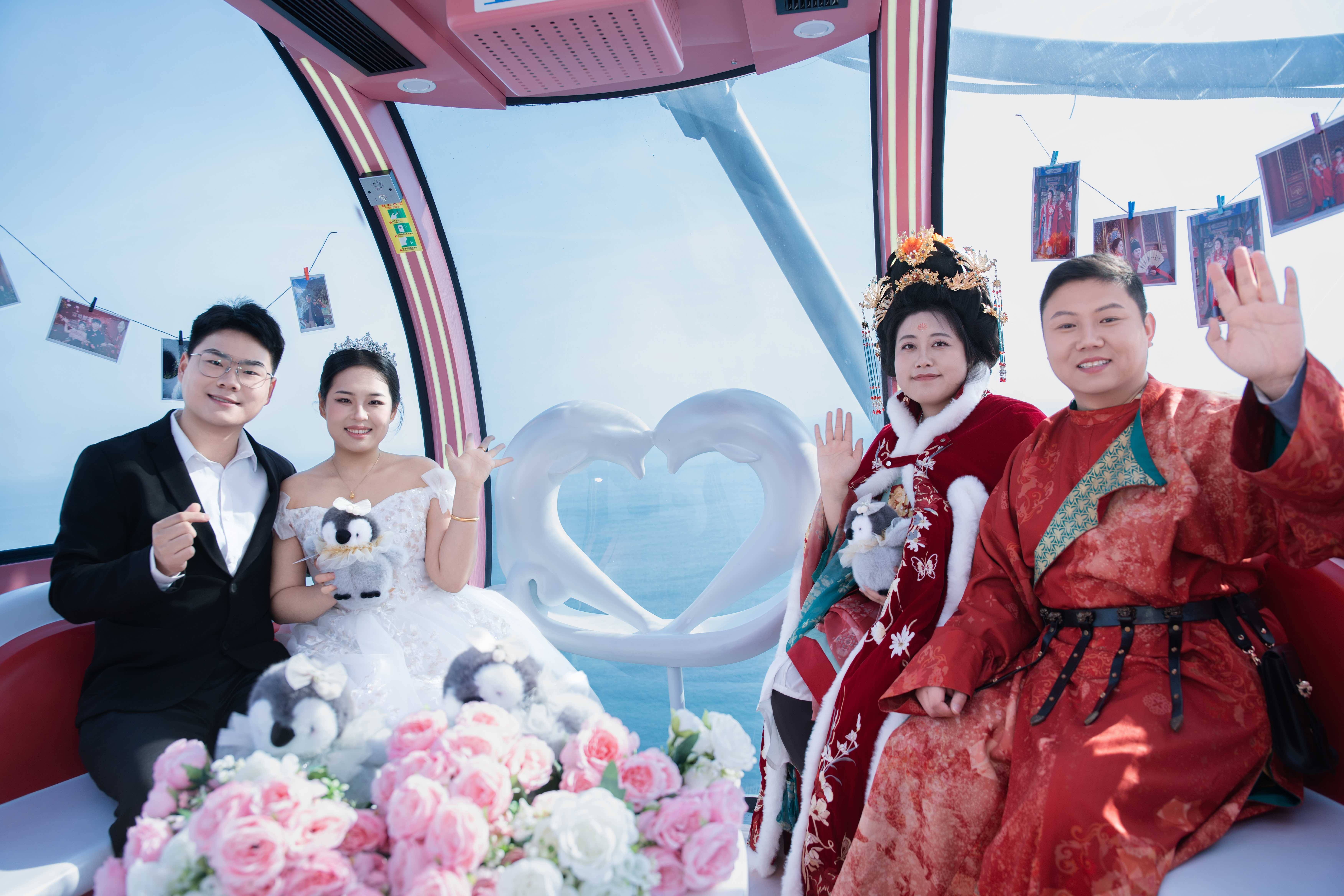 66米高空许下山海之约！青岛极地上演别样摩天轮集体婚礼