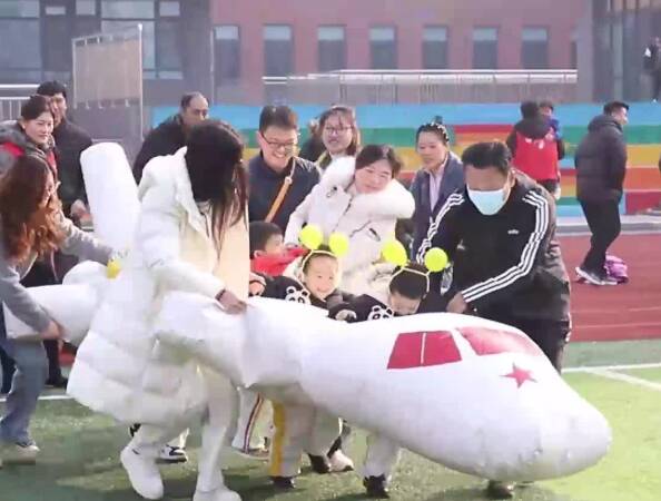 童运会与民俗游园  枣庄儿童共谱新春“欢乐颂”