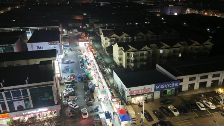 不止于美食：龙口这个夜市，装着小摊主的奋斗和整座城的温度