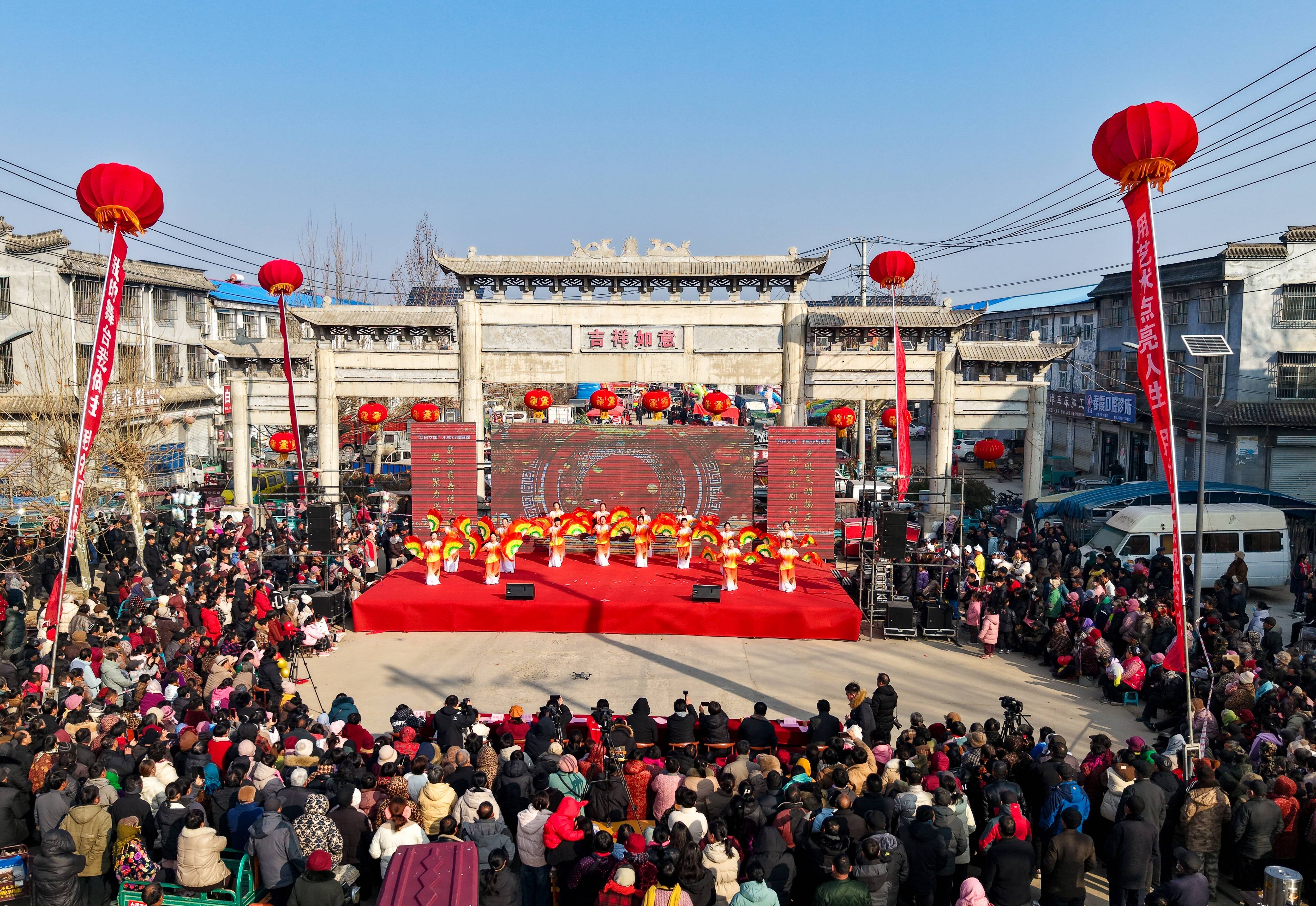 菏泽成武:农民登台唱主角 欢欢乐乐迎新春