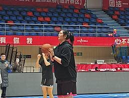 张子宇今晚将迎来WCBA首秀 主教练侯冰：首先要从保护她的角度  出场时间会看适应程度临场决定