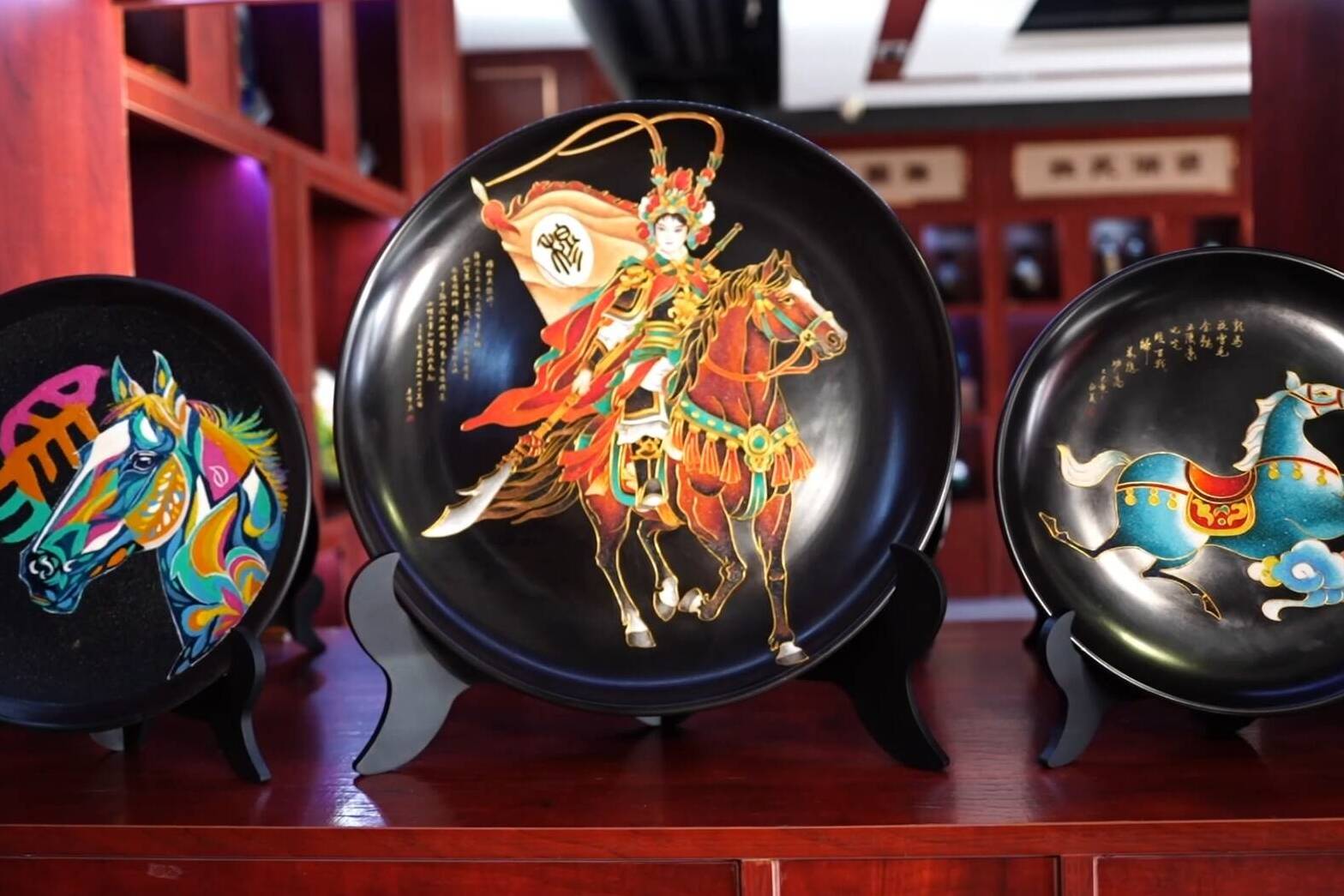 从传统摆件到生活潮品 德州黑陶马年新作让非遗“活”起来