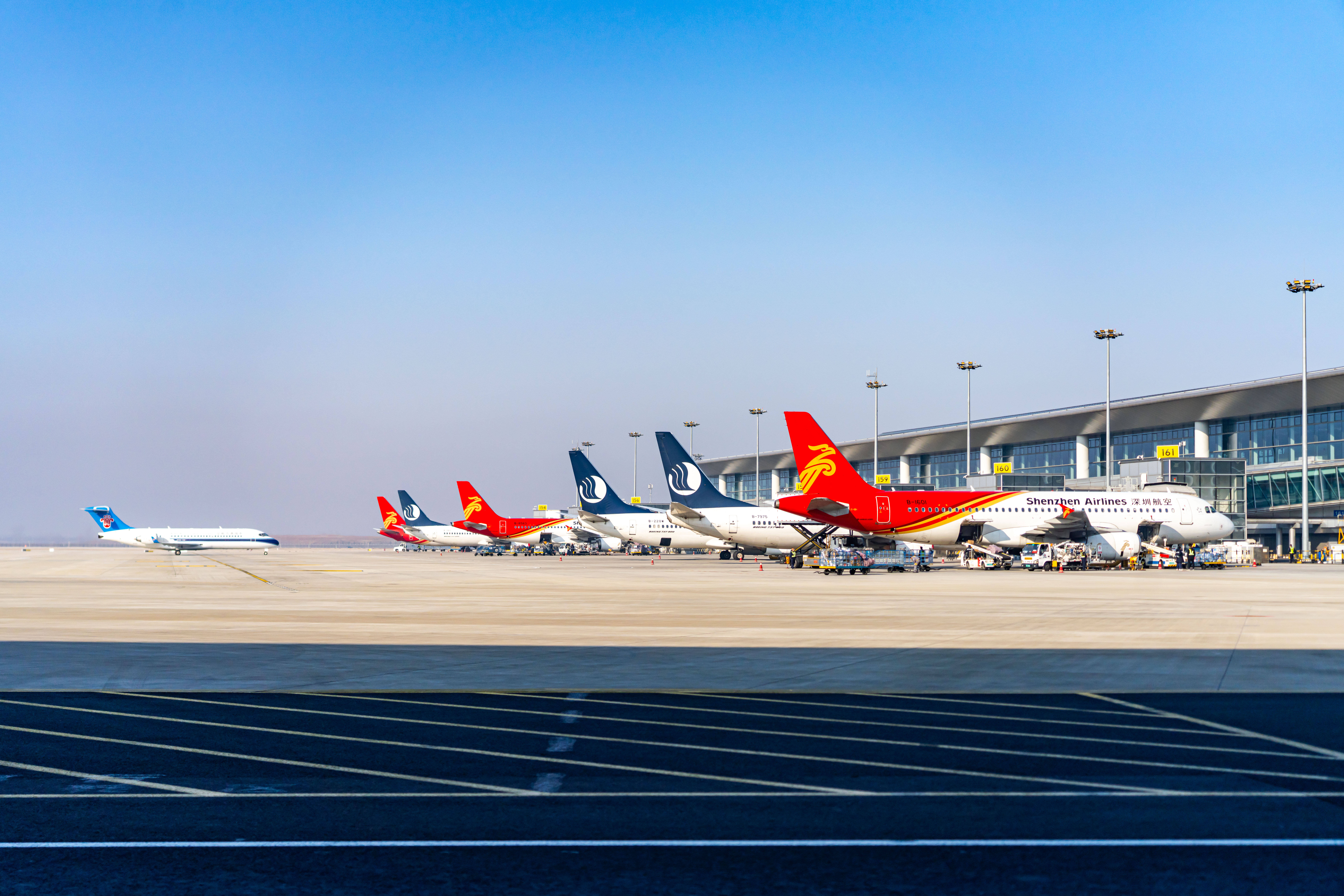 2025年青岛机场“成绩单”亮眼：完成旅客吞吐量达2690万人次  创开航以来新纪录