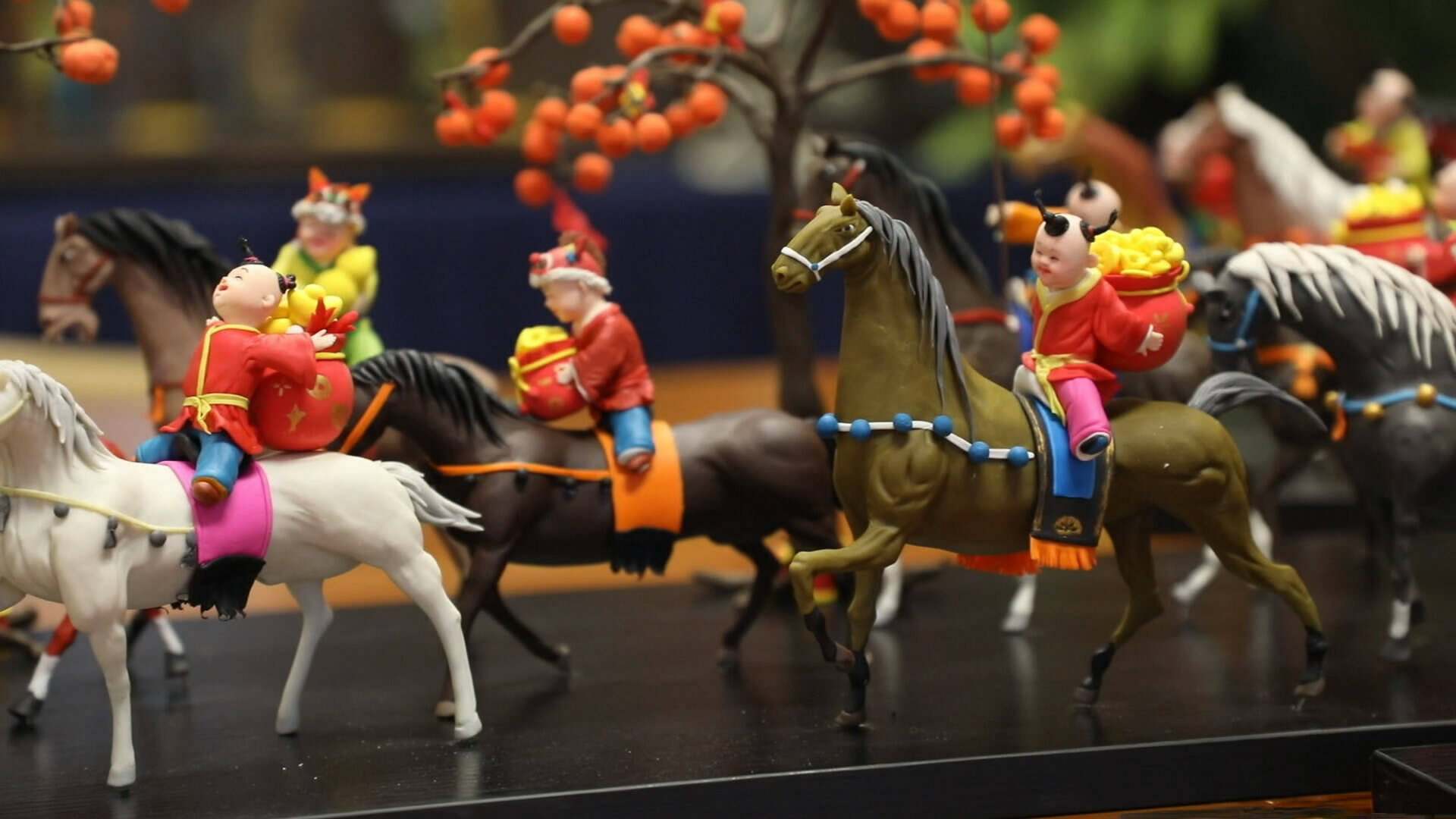 沂蒙面塑代表性传承人70余天创作66匹骏马迎新春 “象征新的一年奋勇向前 马到成功”