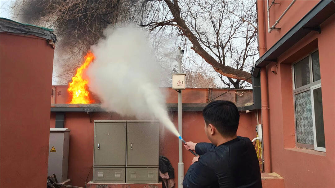 巡线返程遇火情 青岛铁路公安处胶州所民警紧急处置保平安