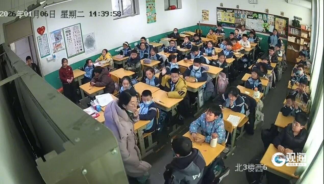 “剪刀石头布!”救娃一命!青岛一教师课堂上用海姆立克法助卡喉学生脱险
