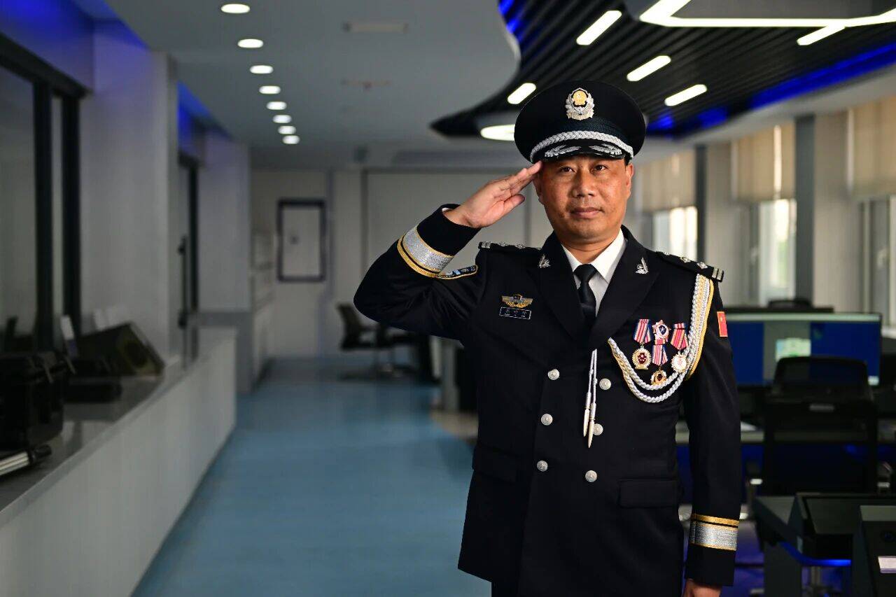 110警察节|“拼命三郎”张叶坤:21年行走30万公里的“破案机器”