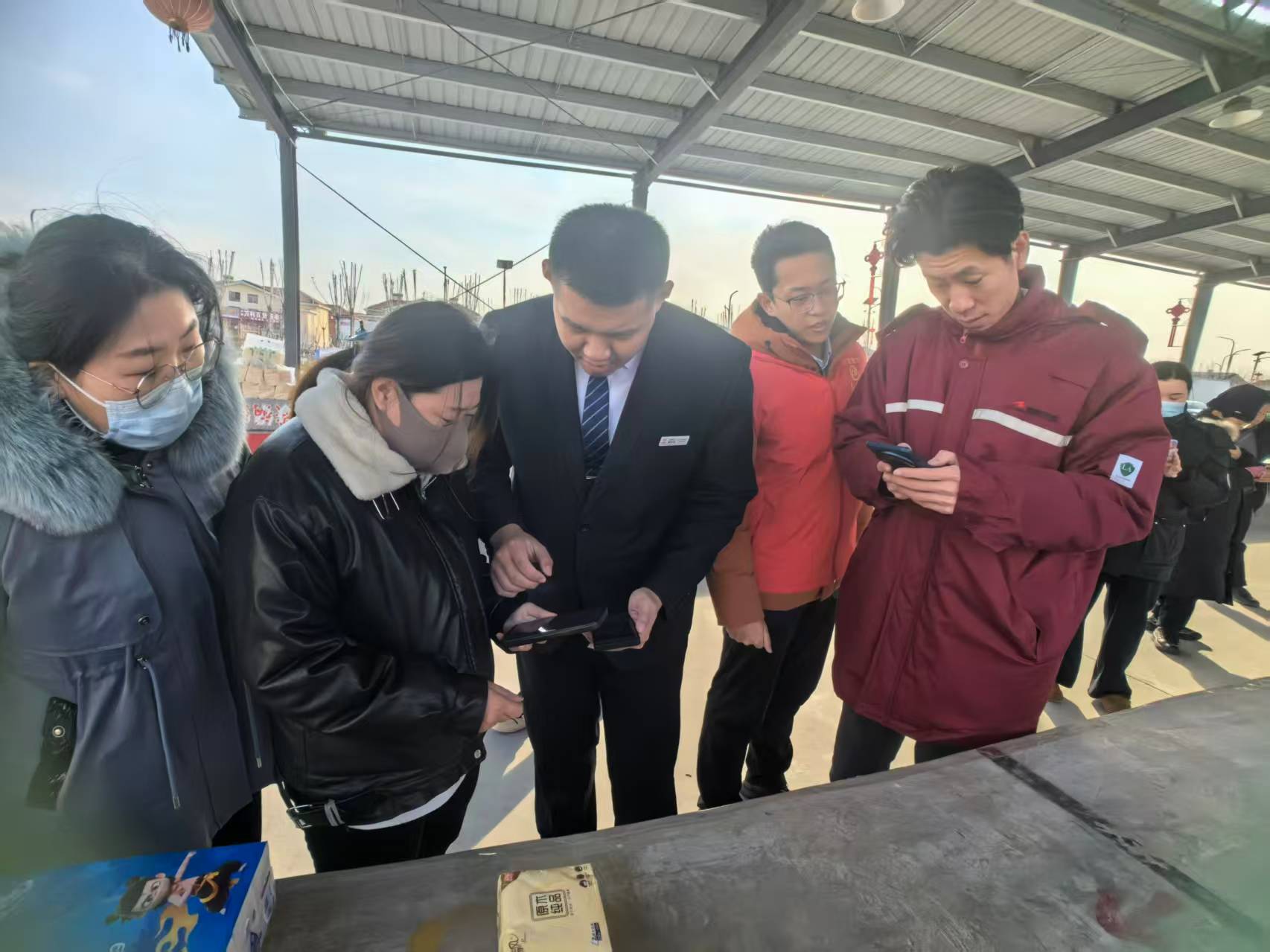 东营市河口区：招聘现场 “摆摊设点”  社保卡服务 “面对面” 讲透