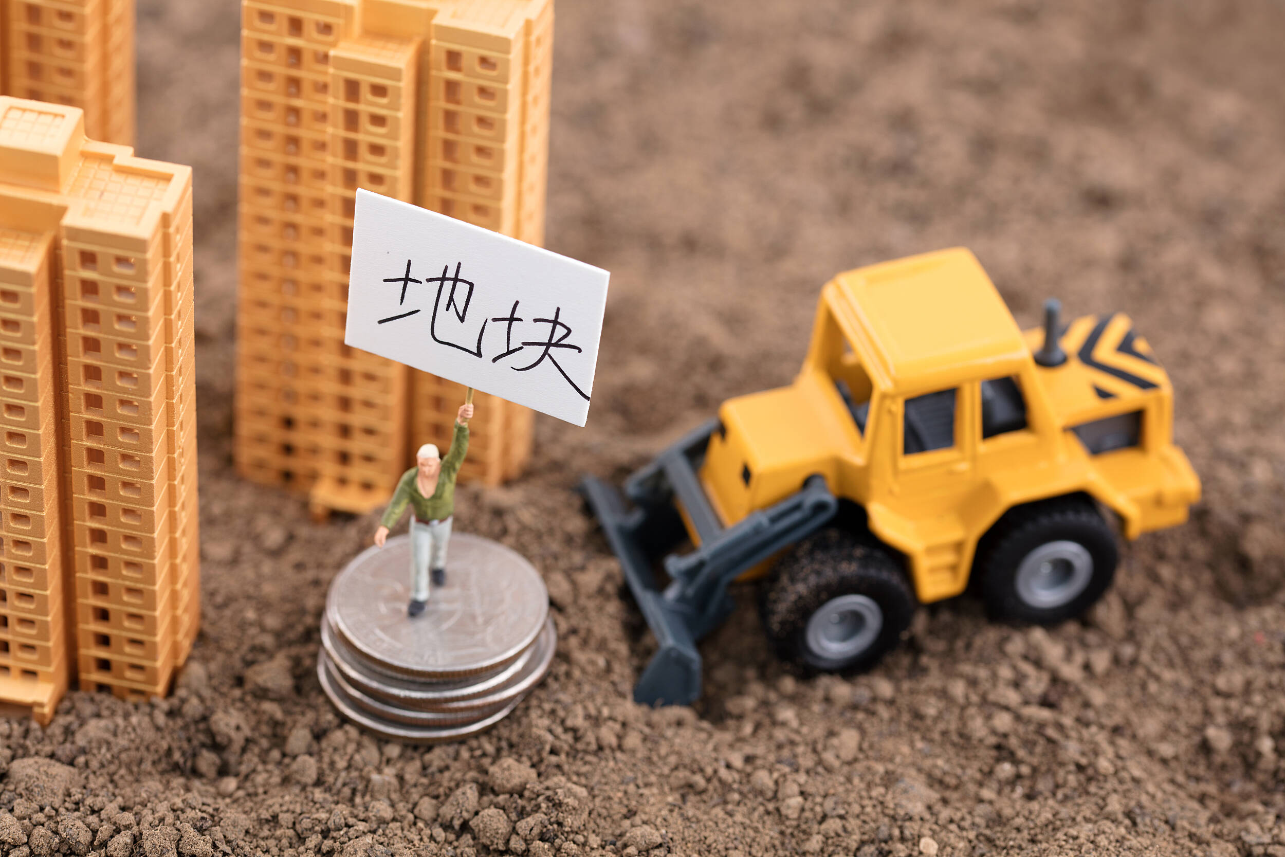 网络问政·办实事 | 网友：公共停车场被占用 官方回复：为开发商未开发地块