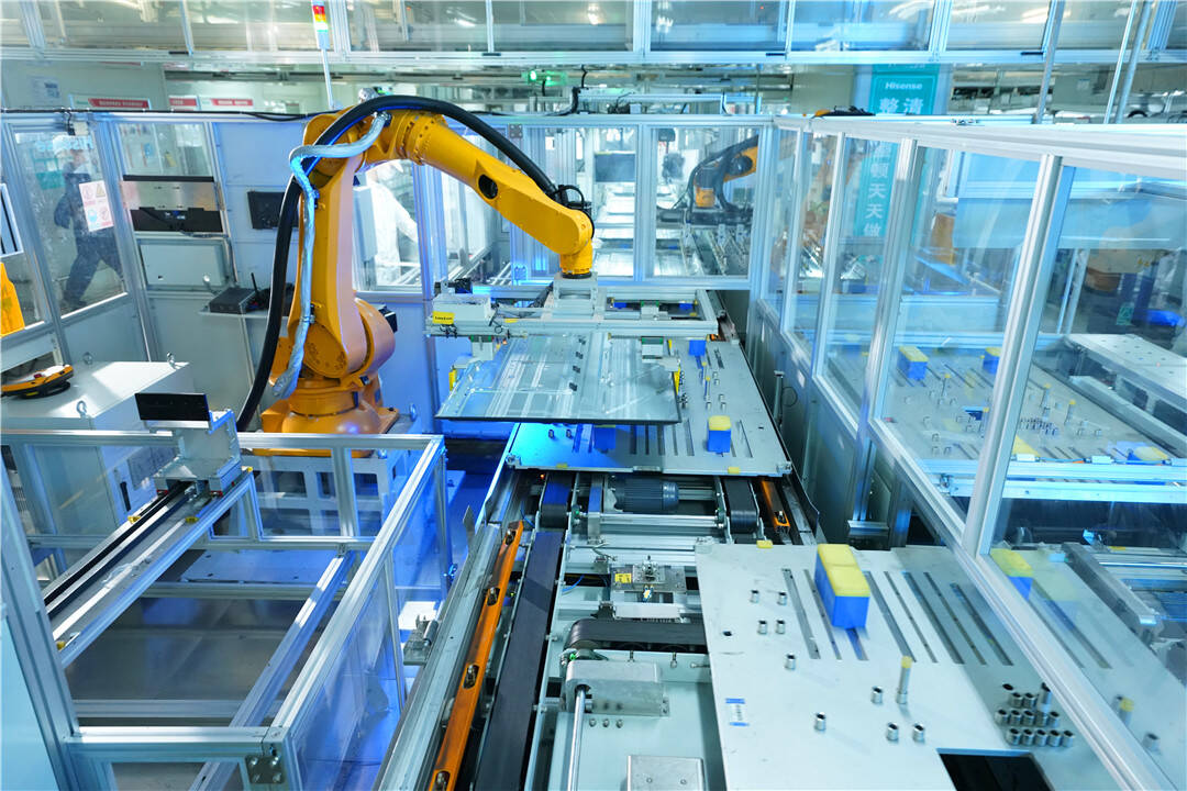 青岛市崂山区闻雪而动 积极开展清雪工作保障出行安全