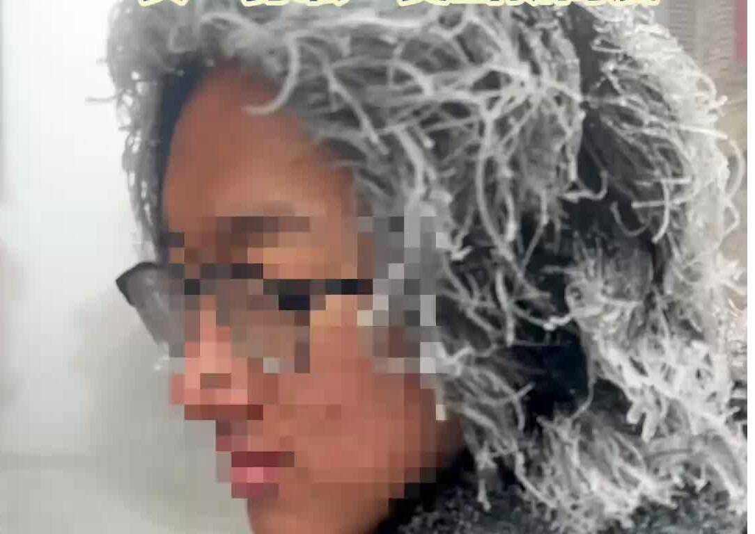 东北小伙爬泰山获大自然“免费造型” 一头“雾凇”美出新高度