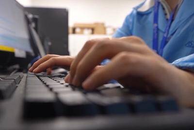 青岛持续推进“人工智能+政务服务”改革，已上线17个“边聊边办”AI场景