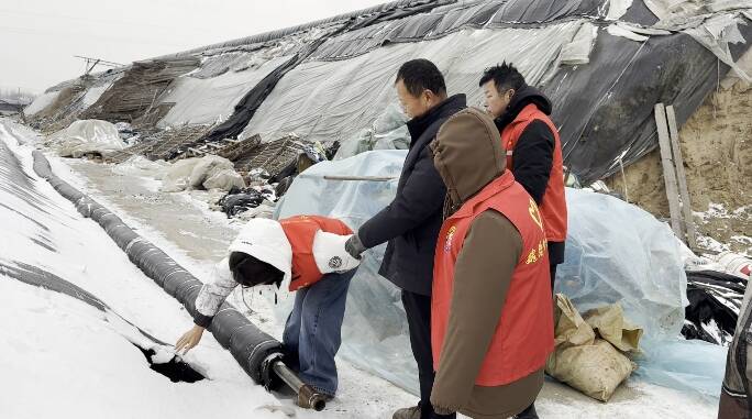 郓城唐塔街道：清除冰雪“有速度”  守护民生“有温度”