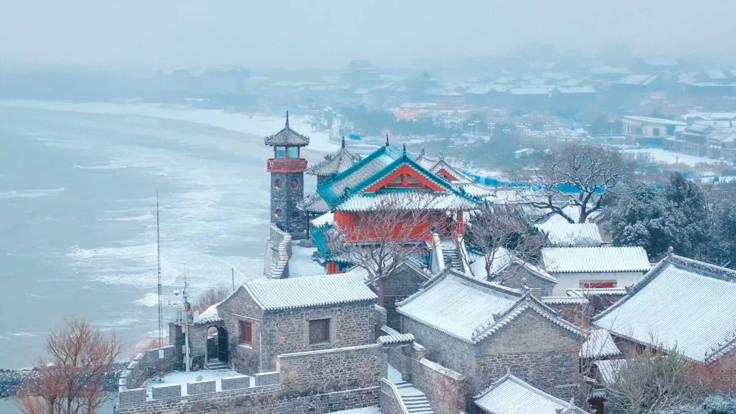 雪中蓬莱阁 听见苏醒的冰裂 在年俗中与山海相逢