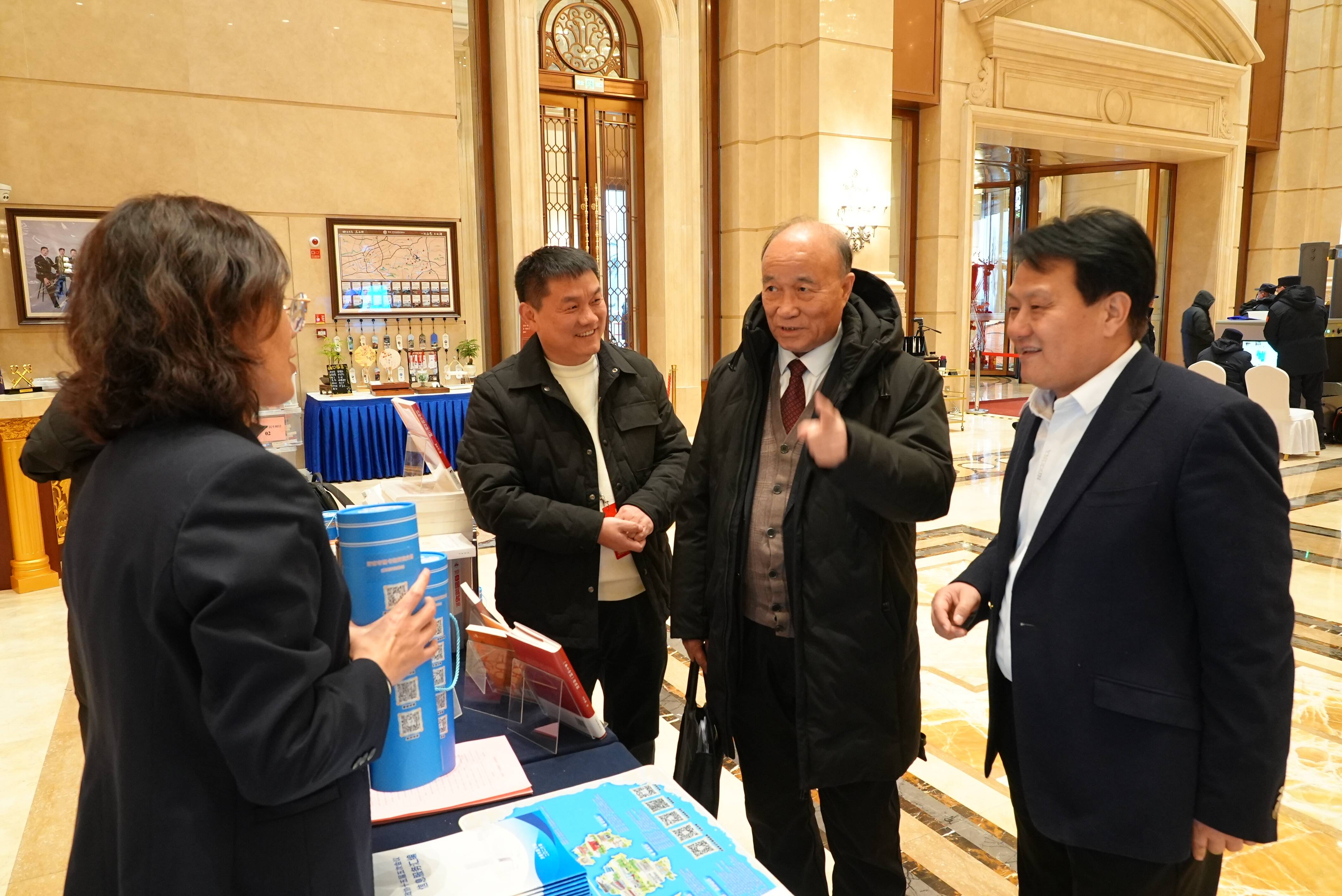 书香润盛会数智赋履职！“书签”NFC数智阅读卡打造“可带走”的两会智库平台_齐鲁原创_山东新闻_新闻_齐鲁网