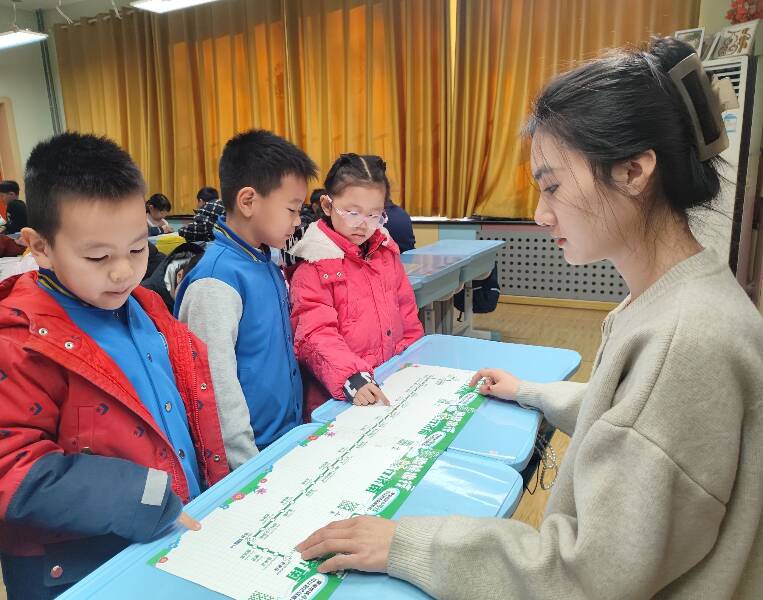 把期末考试“搬”进地铁4号线! 中国竞彩网:这所小学的闯关乐考 让学习变闯关