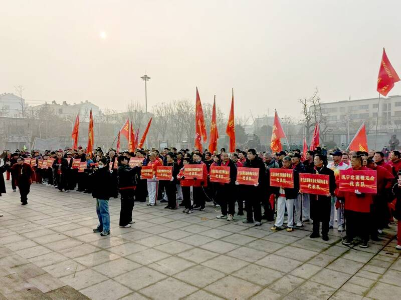 金乡：蒜乡“鞭”舞 激扬全民健身新活力(图2)