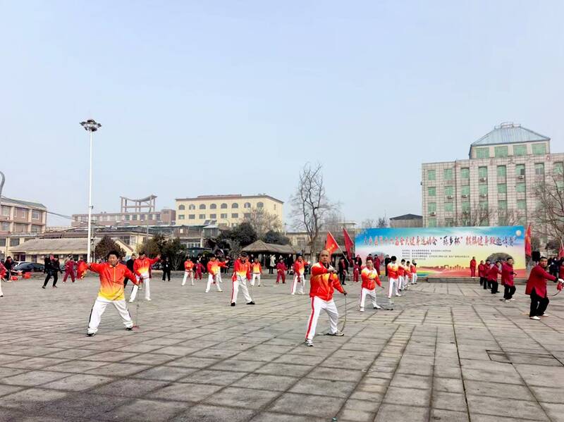金乡：蒜乡“鞭”舞 激扬全民健身新活力(图3)