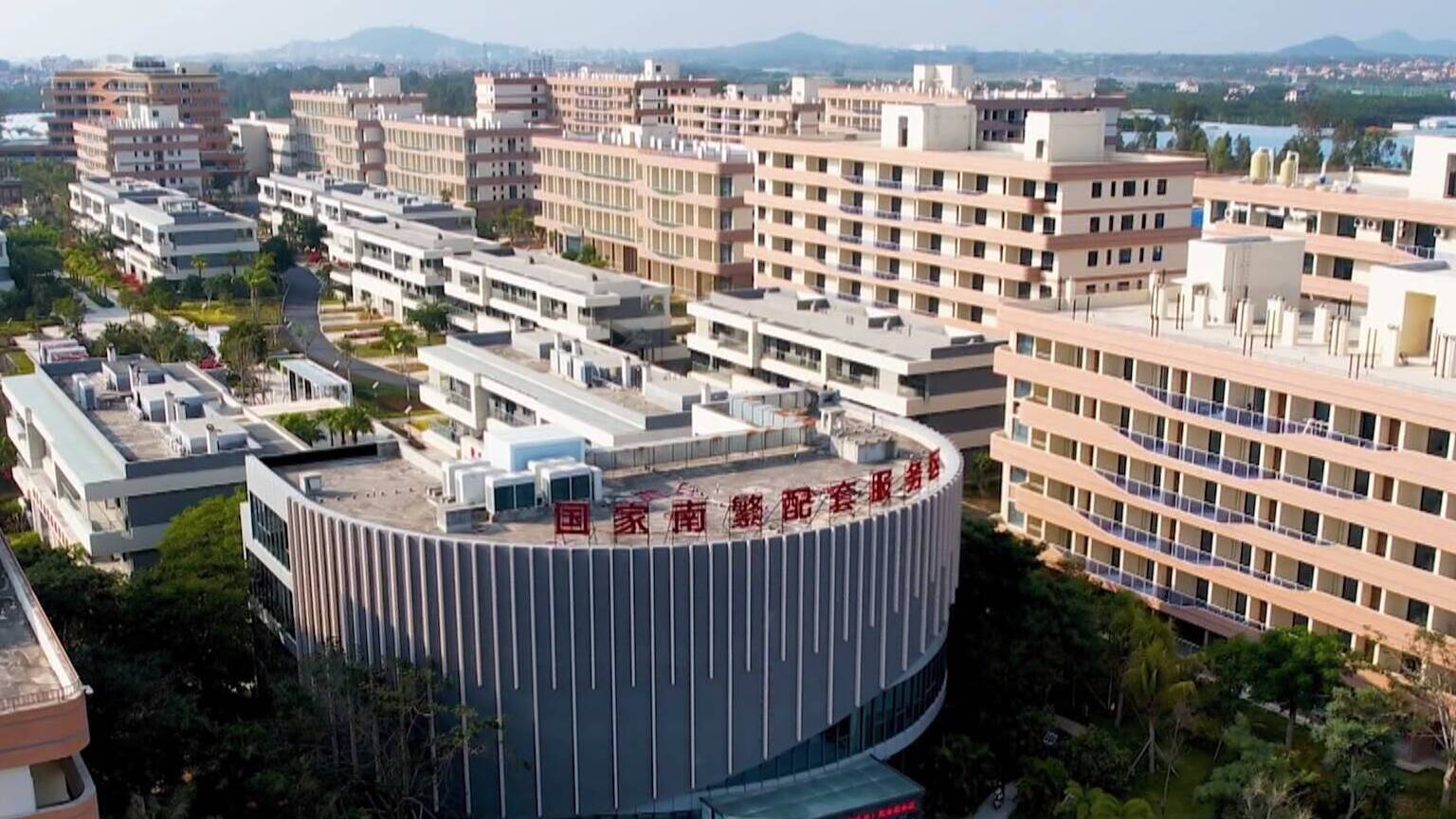 【新春走基层】“追着太阳跑”的育种人住进“南繁之家”