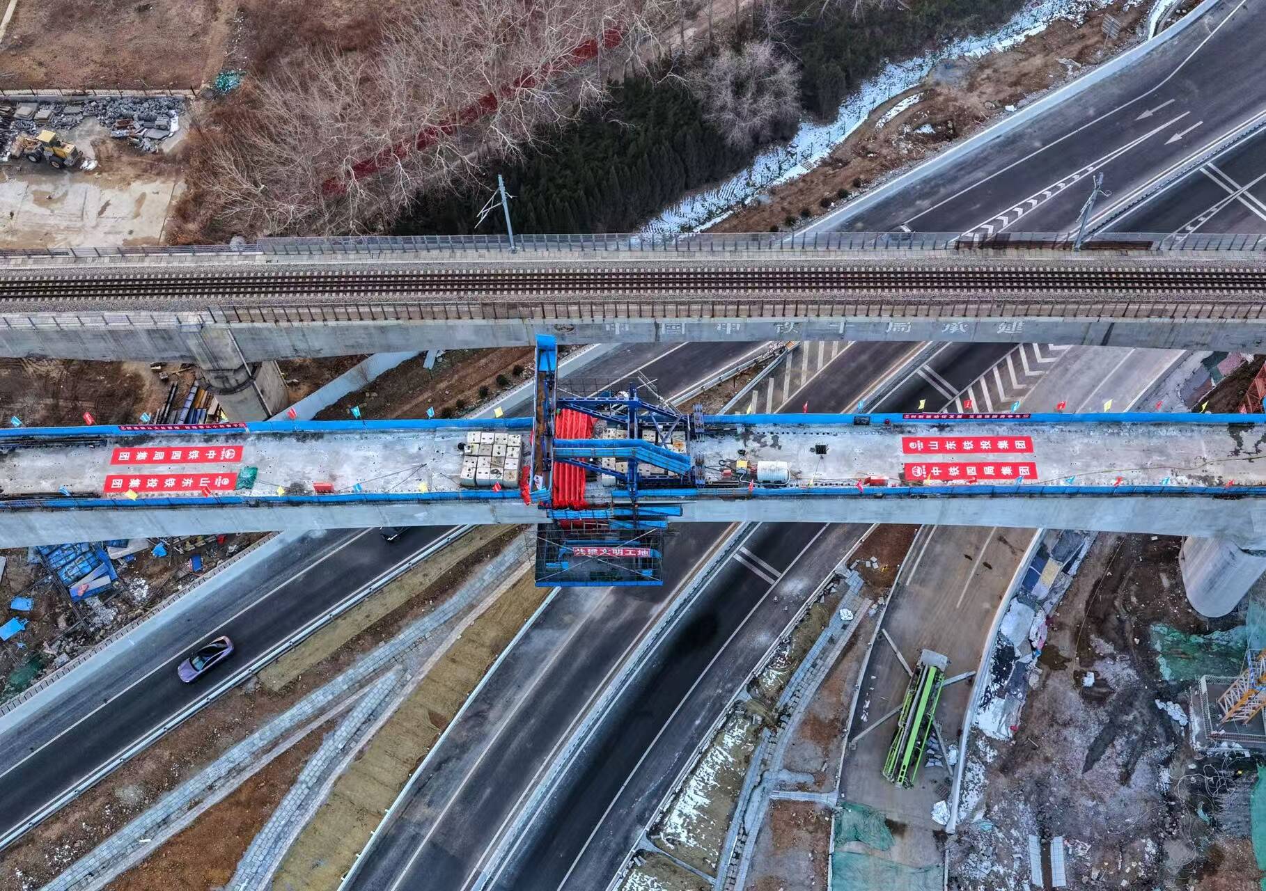 龙烟市域铁路全线连续梁施工收官 运架梁通道全面打通