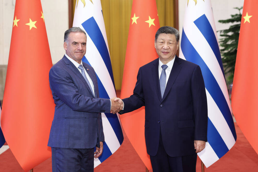 习近平同乌拉圭总统奥尔西举行会谈
