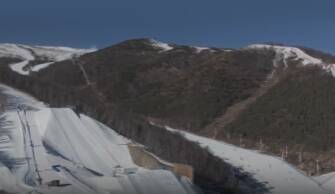 此行间·总书记关心的北京冬奥遗产：冰天雪地成为金山银山