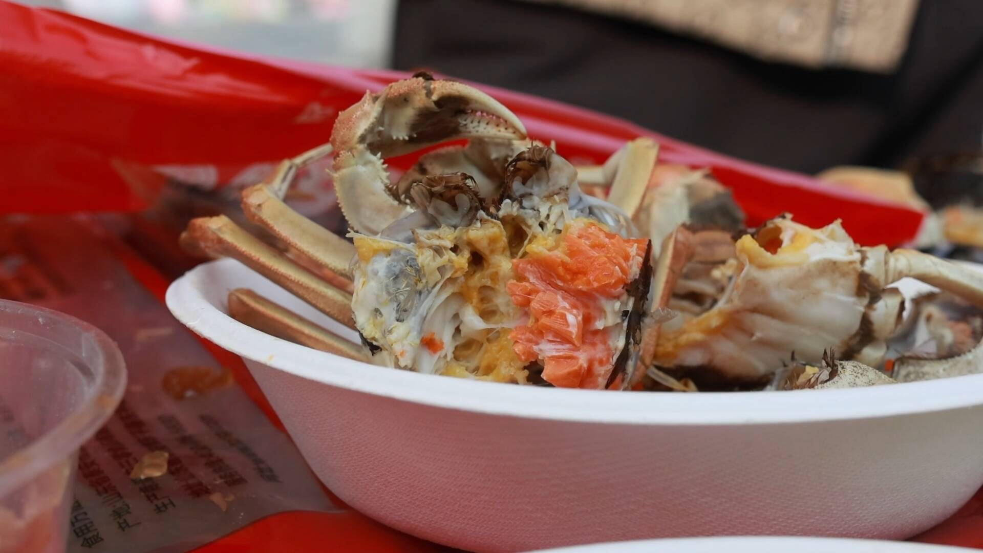 东平县运河大集开集 螃蟹、菱角、莲藕成“热销款”