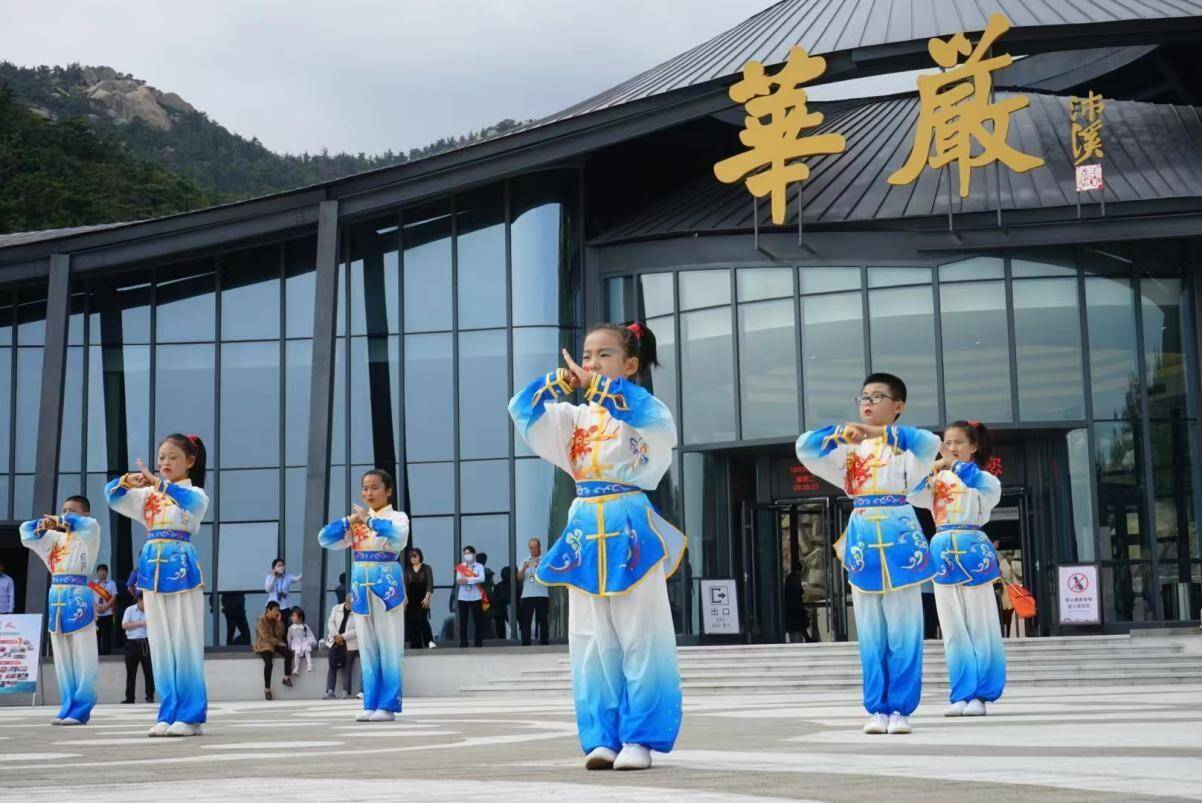 青岛董家口边检站联合董家口海事局等多部门开展慰问活动