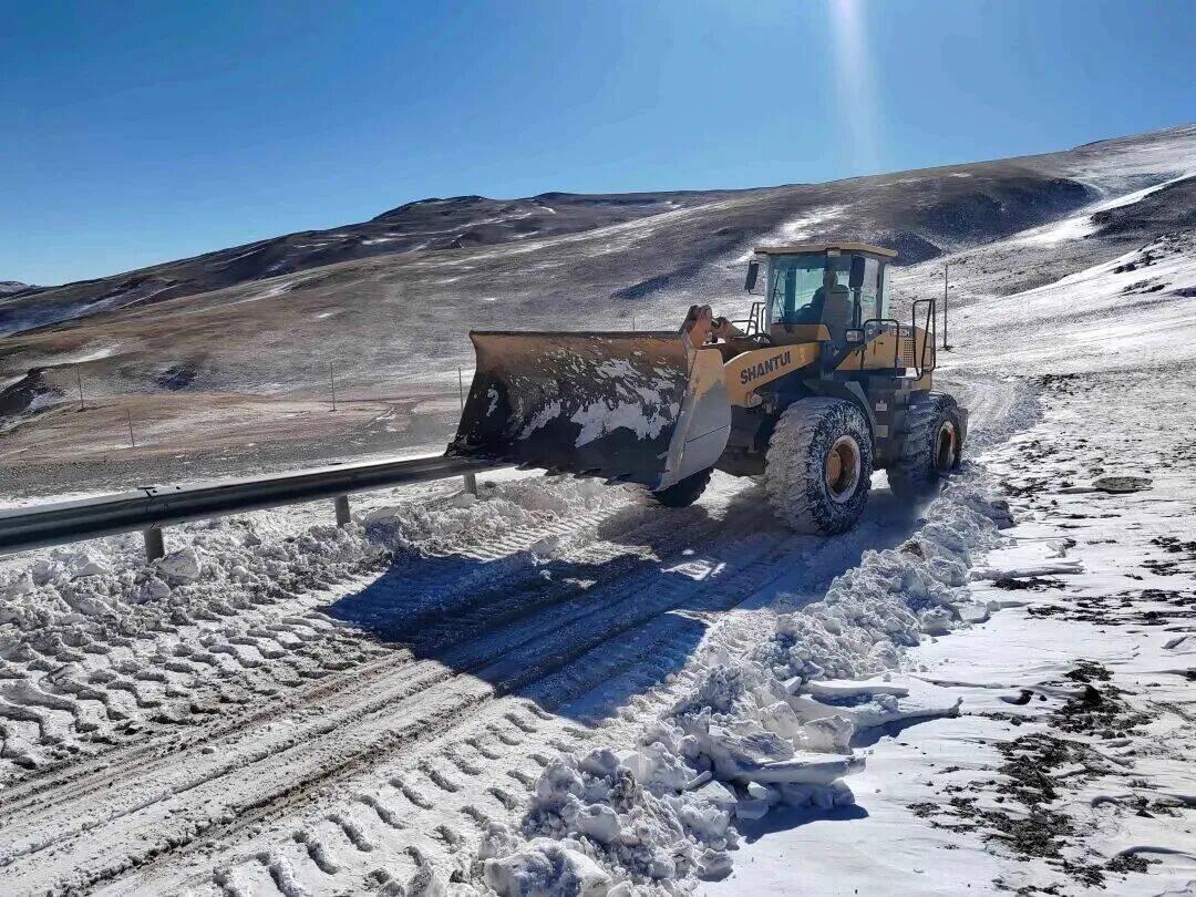 逆行战风雪！山推装载机驰援雪域高原