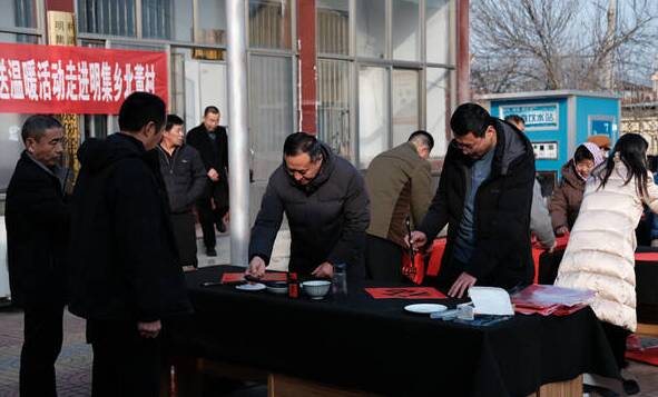 东营：高铁建设忙 工地庆佳节