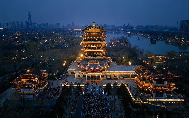 2026年春节假日期间，山东省重点监测的200家旅游景区共接待游客3053.3万人次