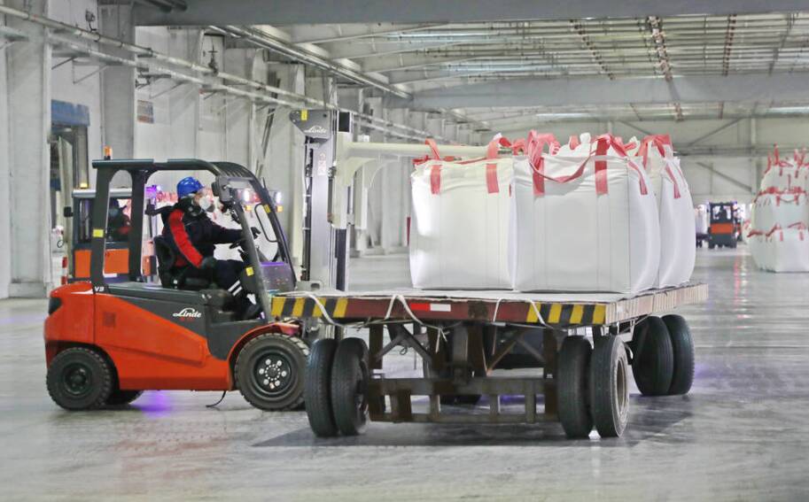 开足马力忙生产 奋战新春“开门红”