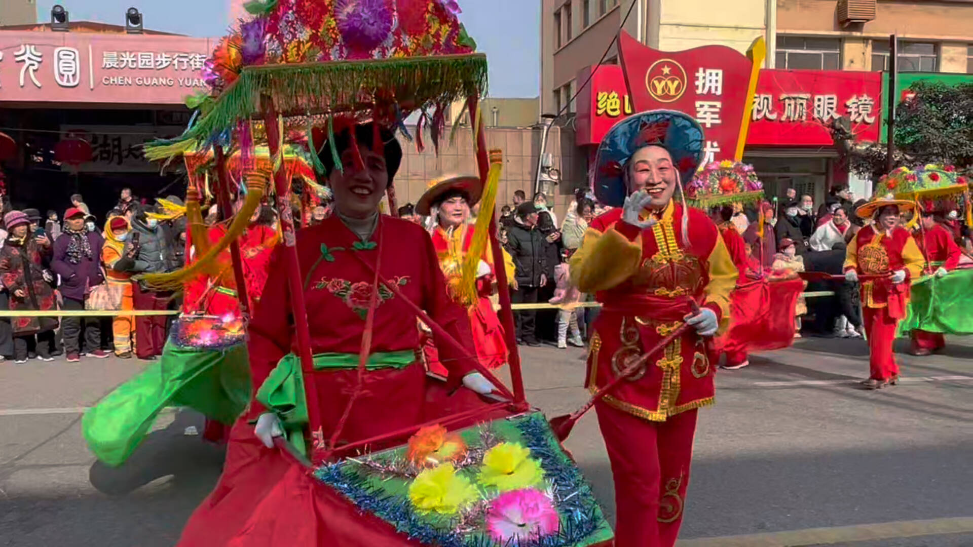 龙腾狮跃闹元宵 民俗盛宴点亮“我们的节日”