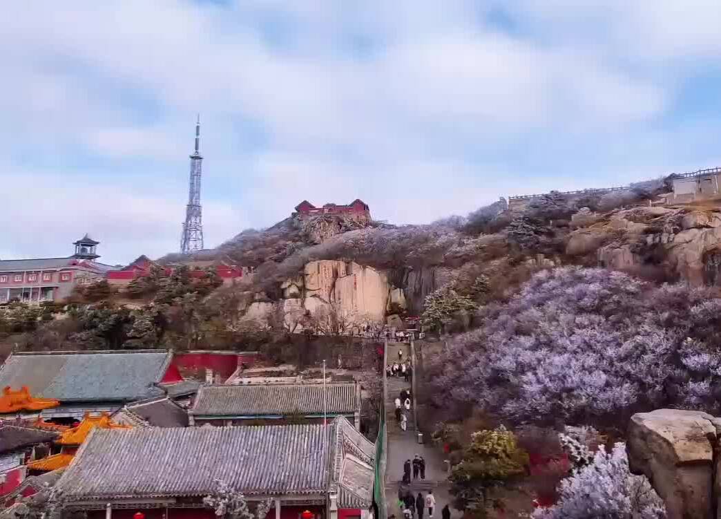 在泰山之巅  遇见治愈的“泰山蓝”