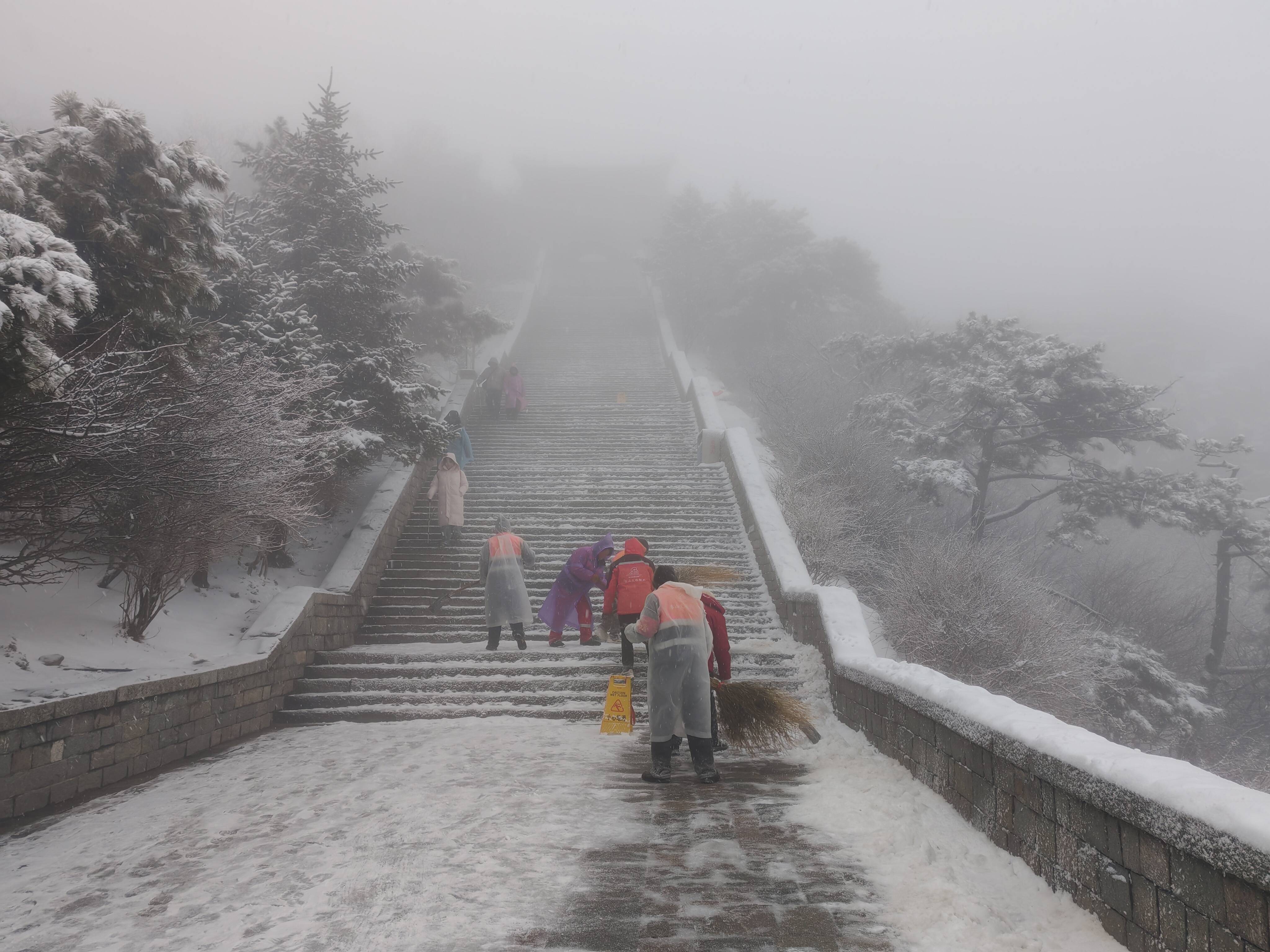 泰山景区各进山游览线路自3月1日16:00起暂停开放
