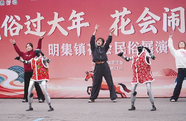 邹平市明集镇：机器人闹元宵